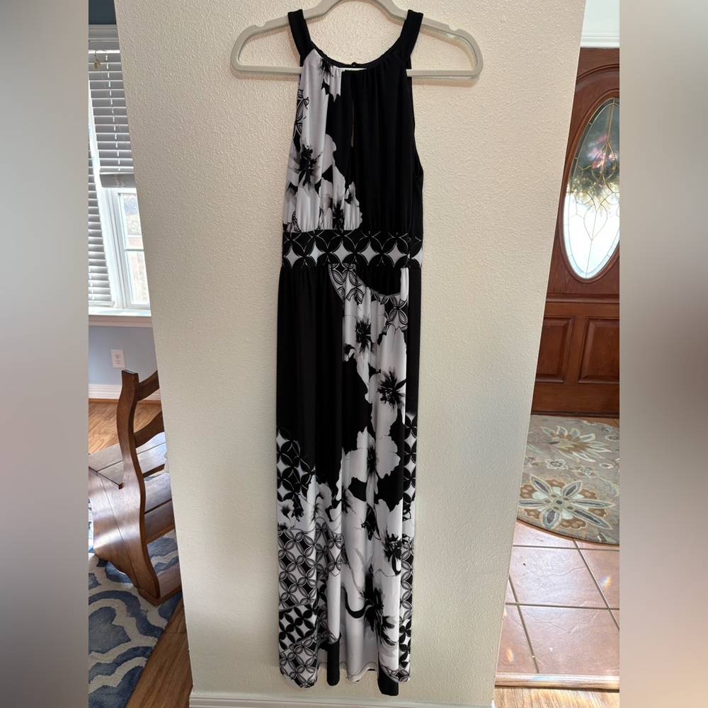 Black and White Floral sleeveless Maxi Dress Carmen Marc Valvo Smal